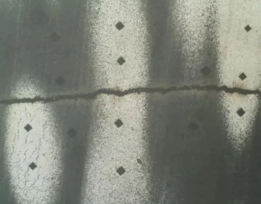 Cracks caused by excessive temperatures during grinding Cracks caused by excessive temperatures during grinding